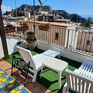 casa-gio-taormina.taorminaitalyhotels.com/